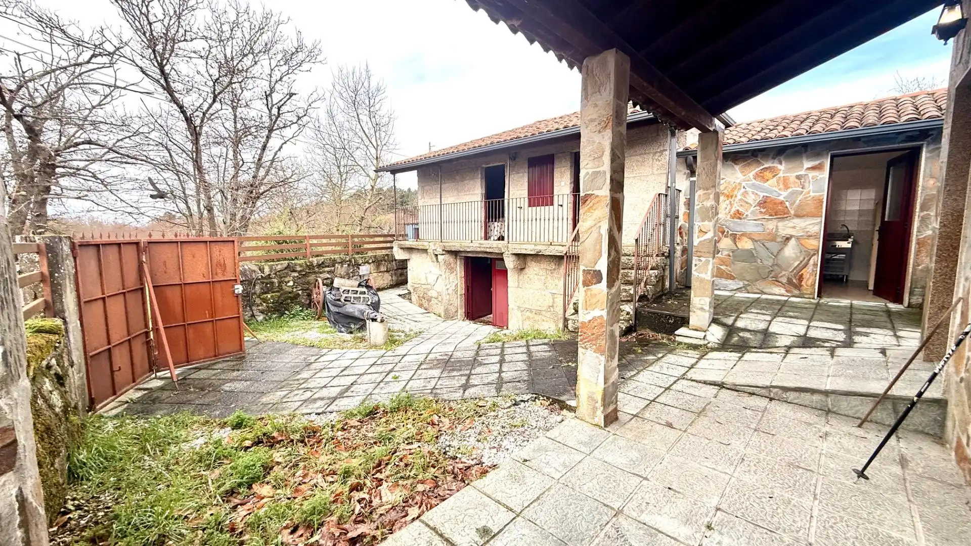 Vista exterior de Finca rústica en venda en A Merca   amb Jardí privat, Terrassa i Traster