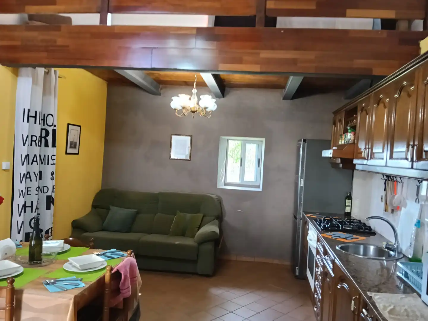 Küche von Einfamilien-Reihenhaus zum Verkauf in Carral mit Privatgarten und Abstellraum