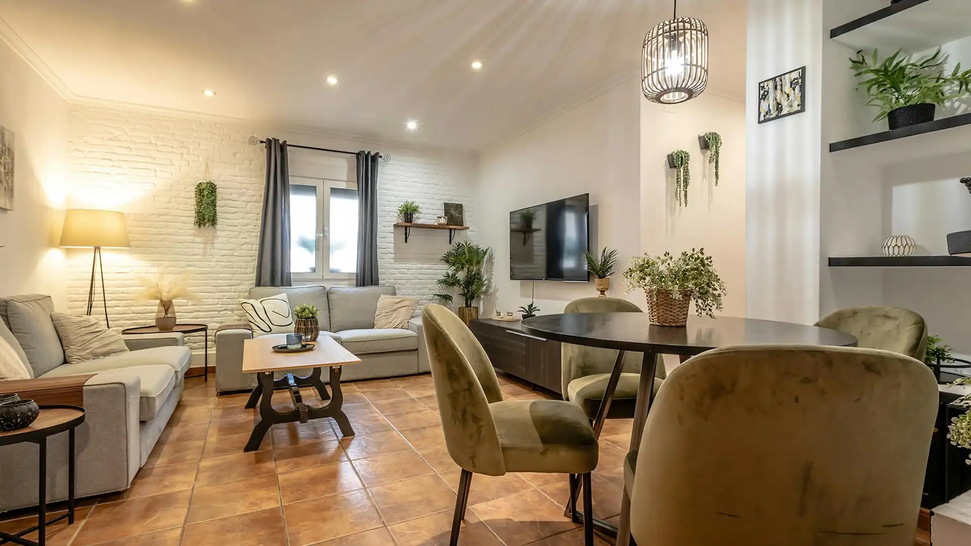 Sala de estar de Piso de alquiler en  Valencia Capital con Aire acondicionado, Calefacción y Jardín privado