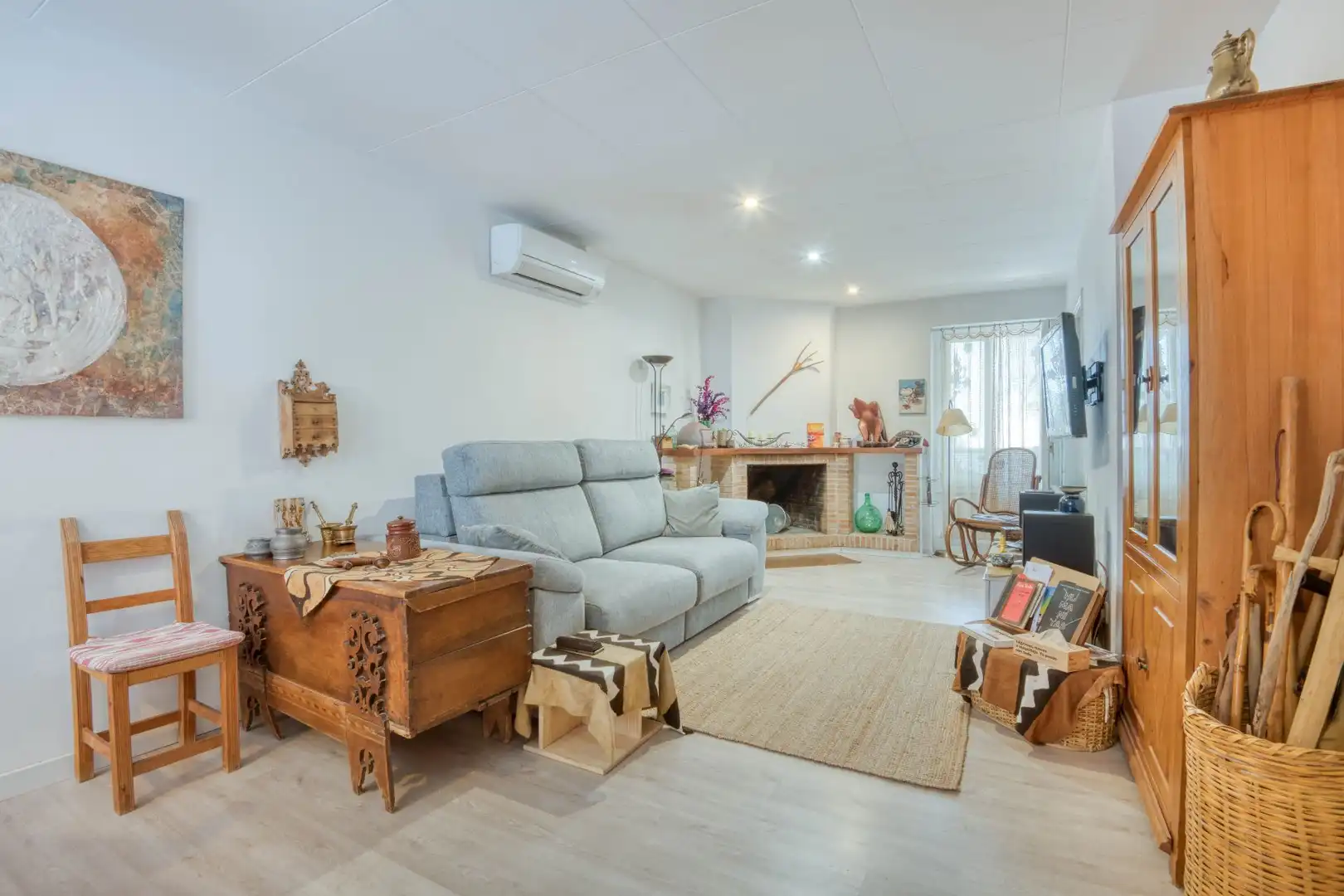 Wohnzimmer von Einfamilien-Reihenhaus zum Verkauf in Sant Feliu de Guíxols mit Klimaanlage, Heizung und Terrasse