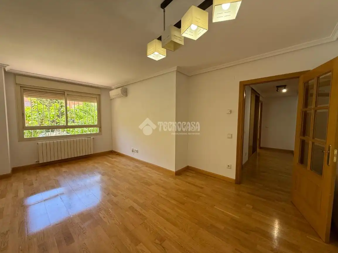 Sala d'estar de Pis en venda en Madrid