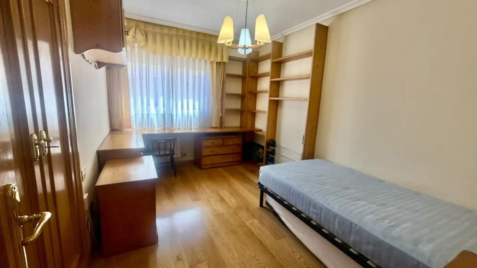 Bedroom of Flat for rent in Zaragoza  with Air Conditioner, Heating and Parquet flooring
