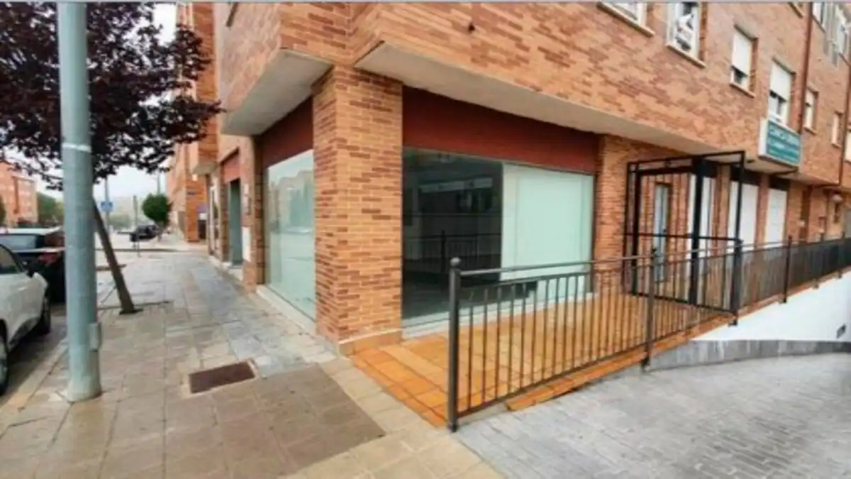 Local comercial en venta en MAGO DE OZ 7