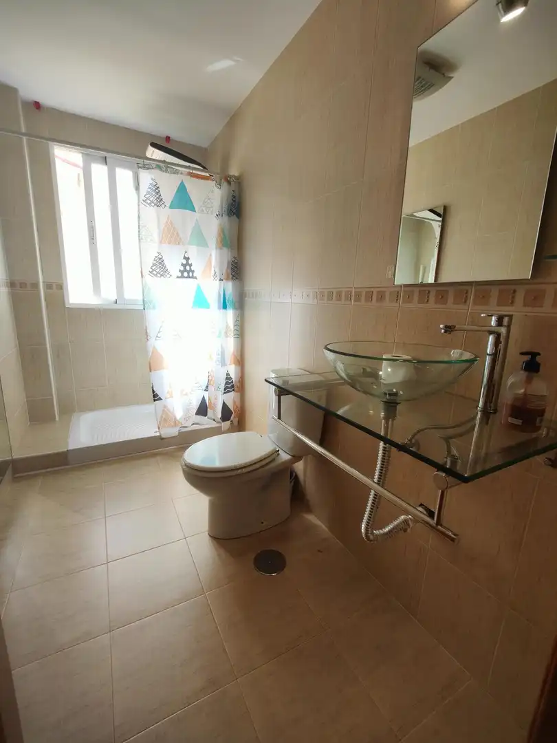 Badezimmer von Dachboden zum Verkauf in Las Gabias mit Heizung und Terrasse