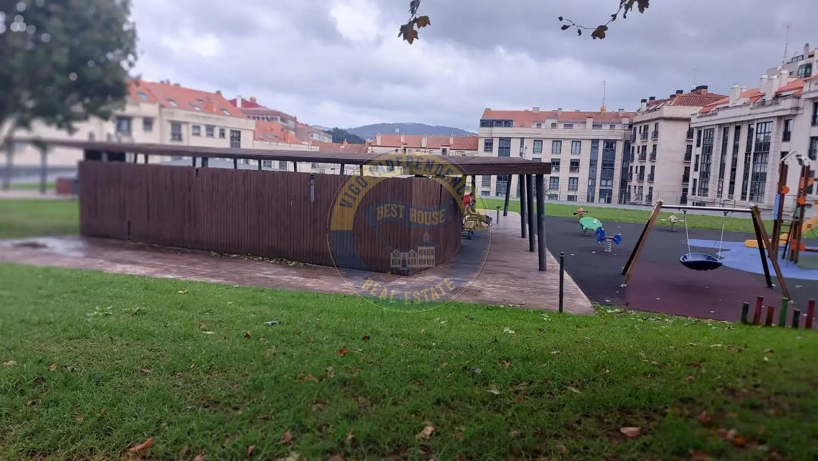 Terraza de Ático en venta en Vigo  con Calefacción, Parquet y Terraza