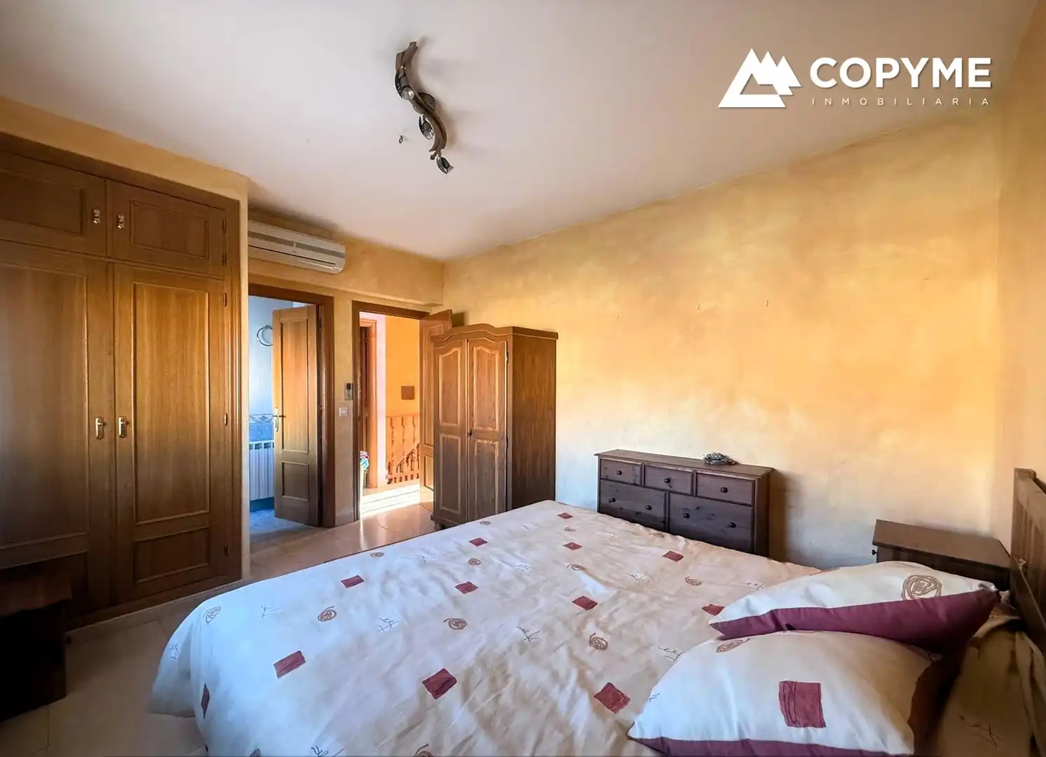 Habitación de Casa adosada en venta en Santa Olalla con Aire acondicionado, Calefacción y Jardín privado
