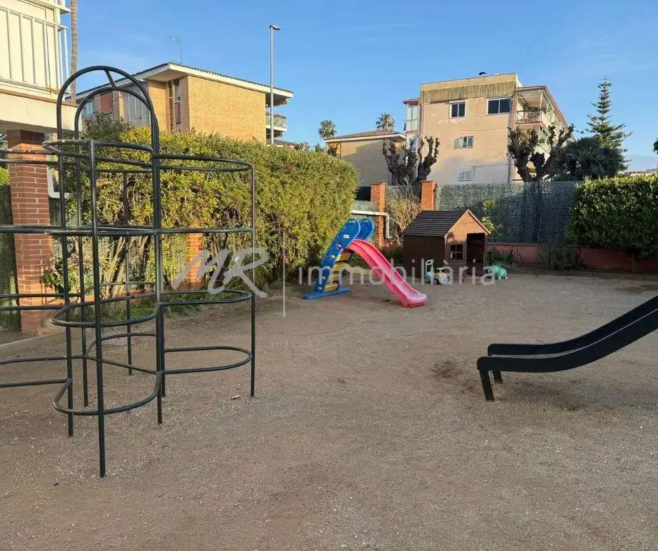 Aparcament de Àtic en venda en Gavà amb Aire condicionat, Calefacció i Jardí privat