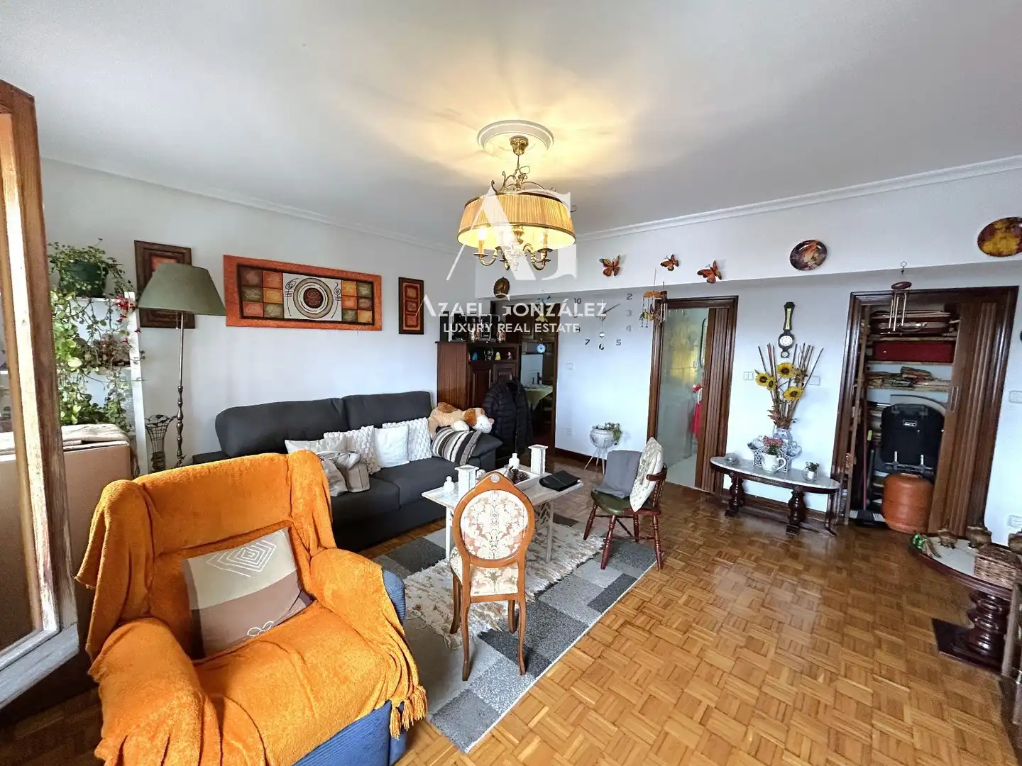 Living room of Flat for sale in Santander  with Storage room and Furnished