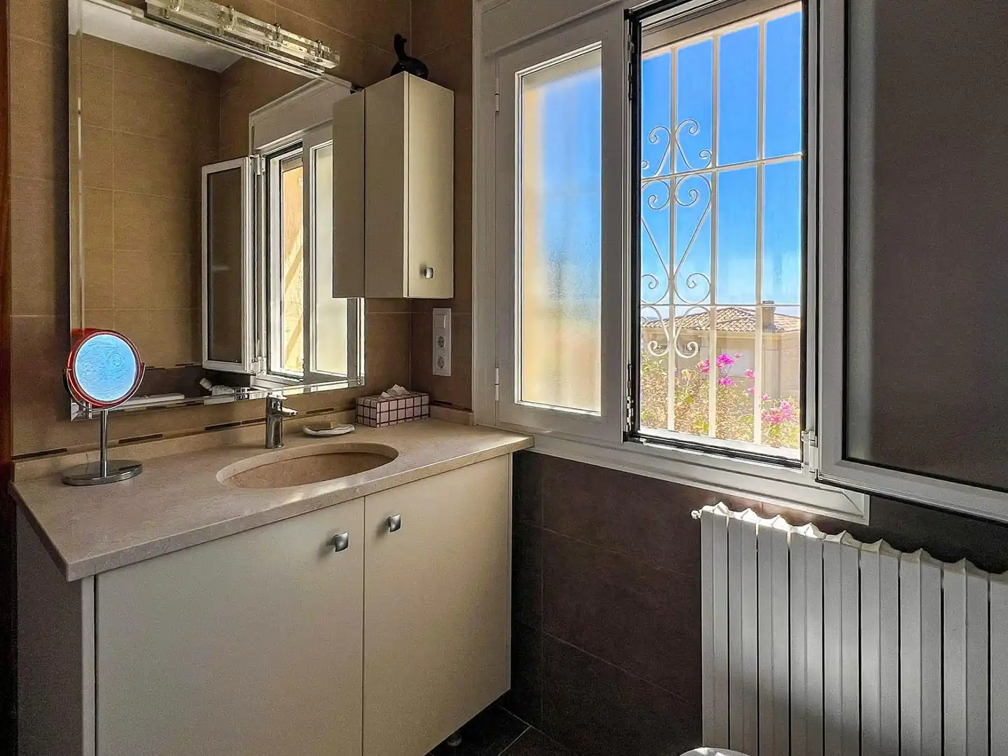 Baño de Casa o chalet en venta en La Nucia con Aire acondicionado, Calefacción y Jardín privado
