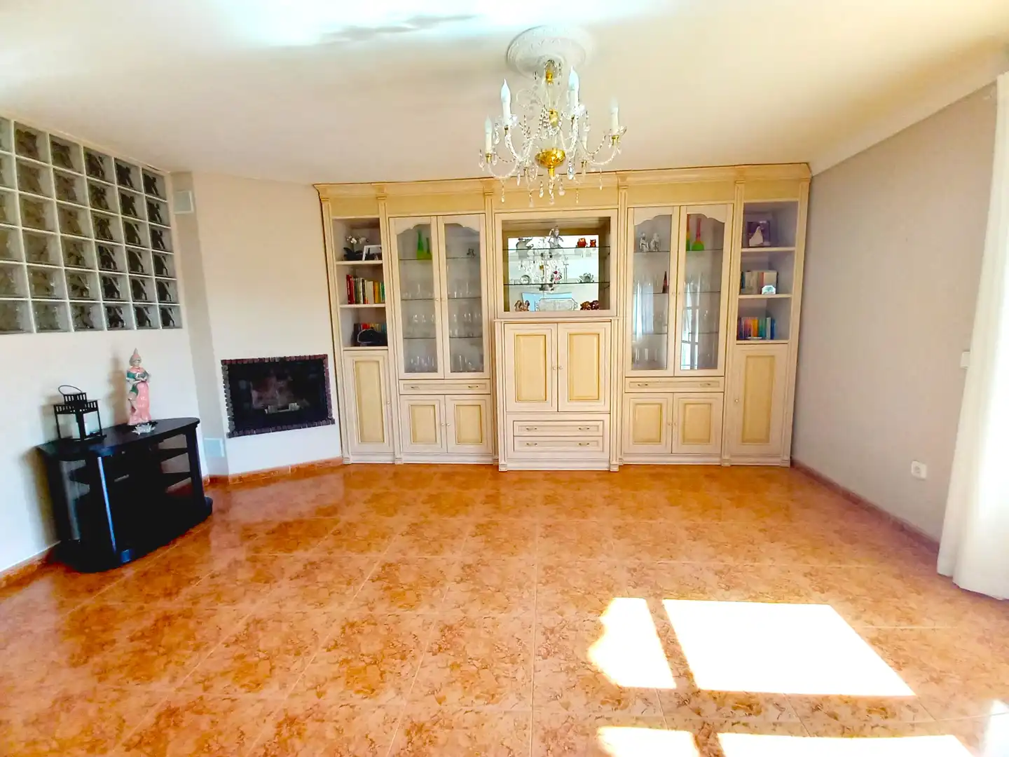 Living room of Houses for sale in L'Alfàs del Pi  with Air Conditioner, Private garden and Terrace