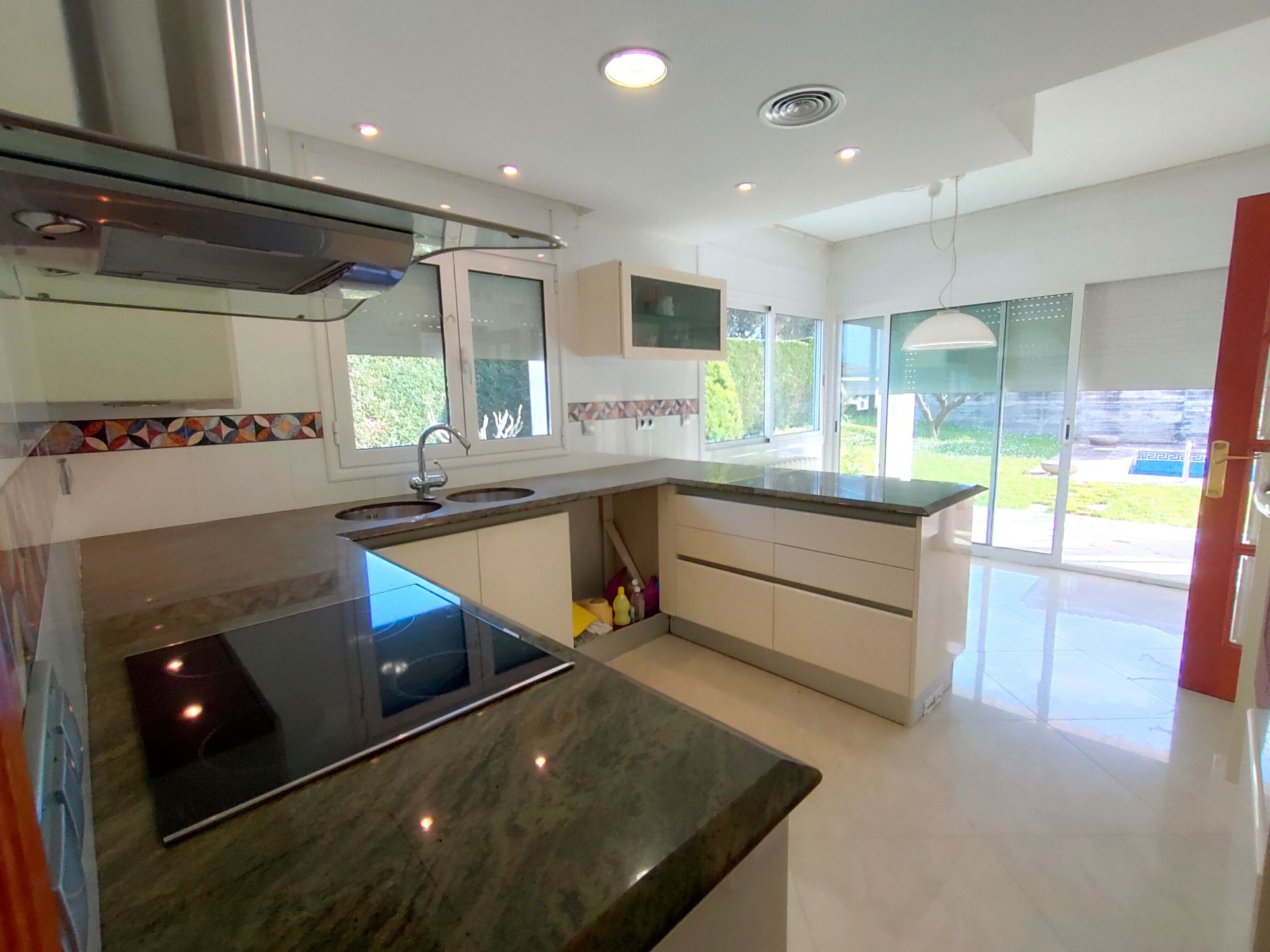 Kitchen of House or chalet for sale in Riudellots de la Selva  with Air Conditioner, Heating and Private garden