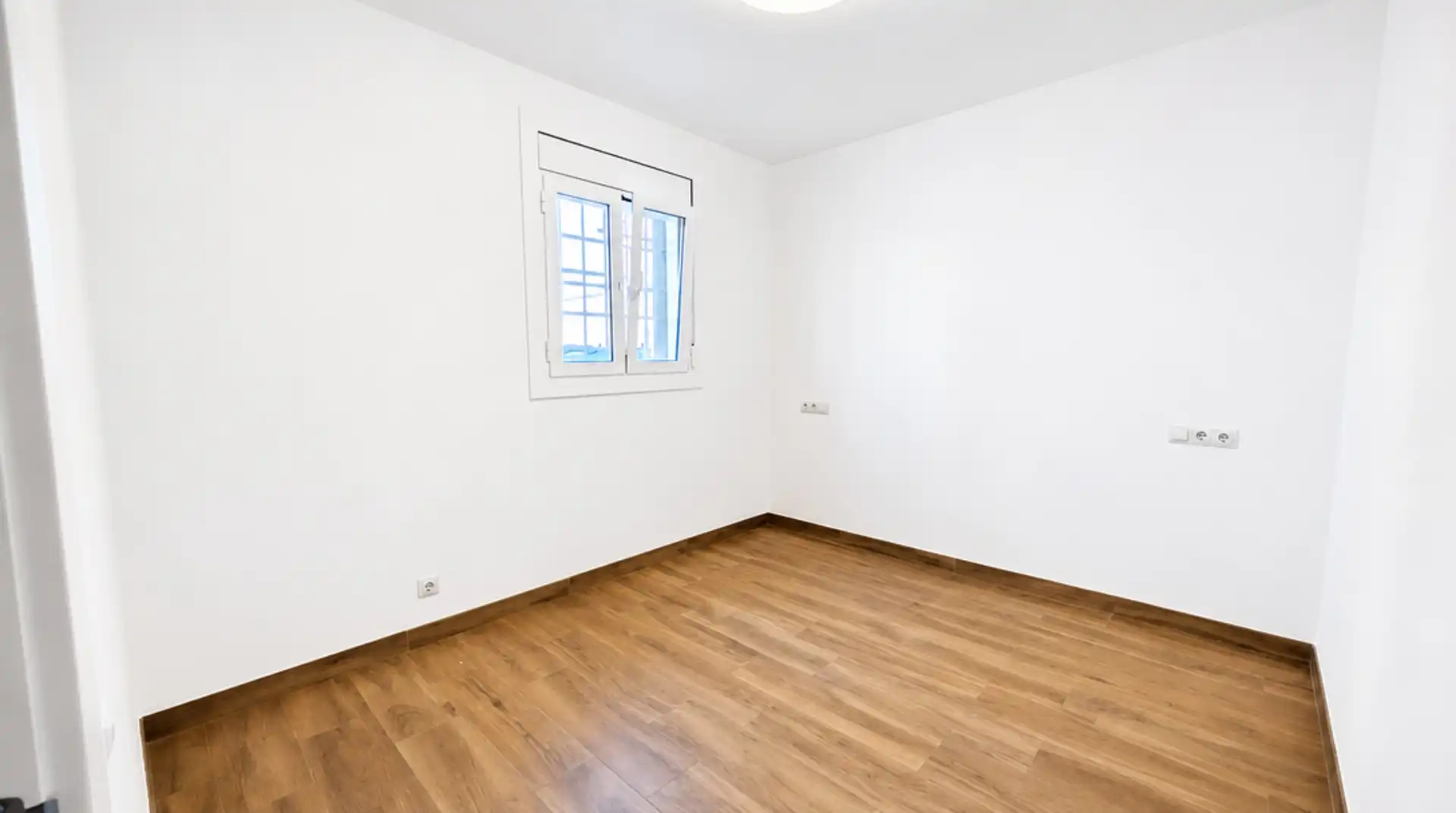 Schlafzimmer von Wohnung zum Verkauf in Barcelona mit Ofen und Alarm