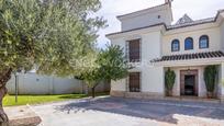 Vista exterior de Casa o xalet en venda en Sanlúcar la Mayor amb Aire condicionat, Calefacció i Jardí privat