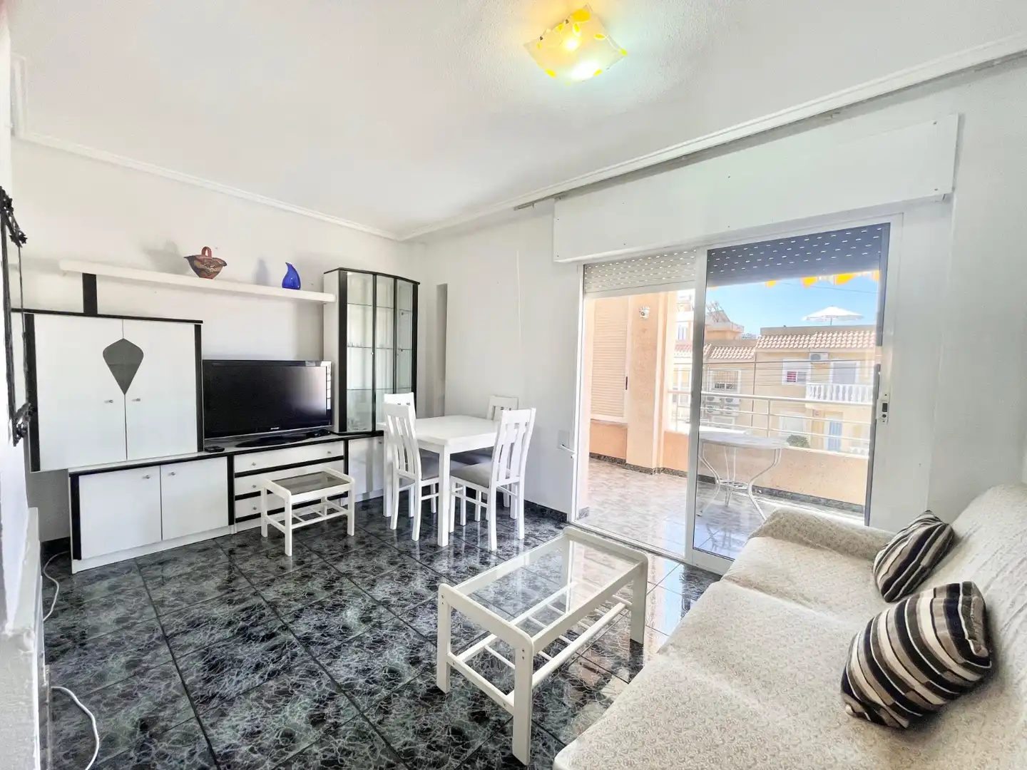 Apartment with pool to rent in Playa de los Locos, imagen 4