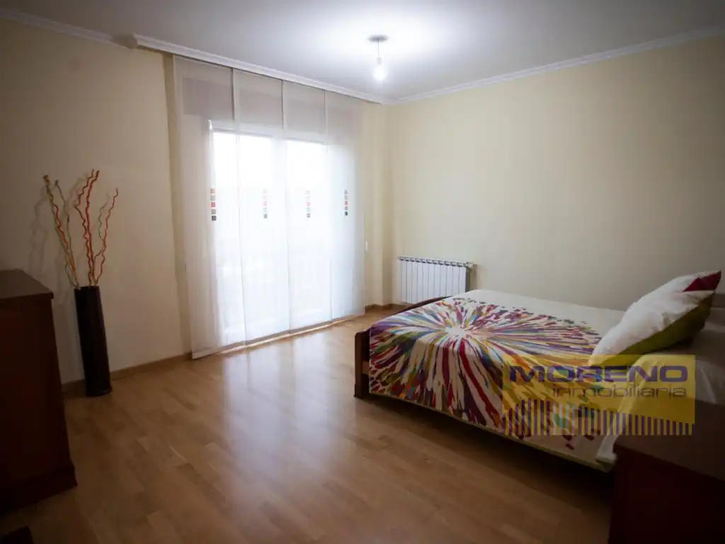 Dormitori de Casa o xalet en venda en Sarria