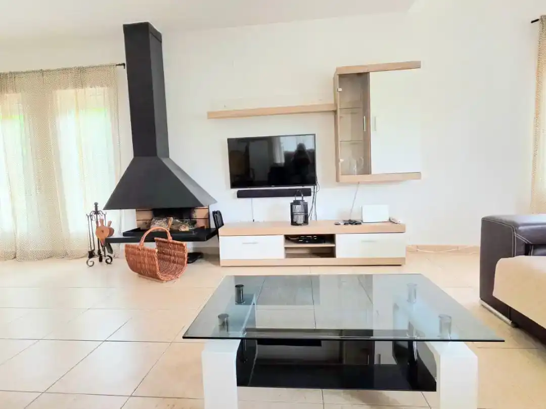 Wohnzimmer von Wohnung zur Miete in Gata de Gorgos mit Klimaanlage, Privatgarten und Schwimmbad