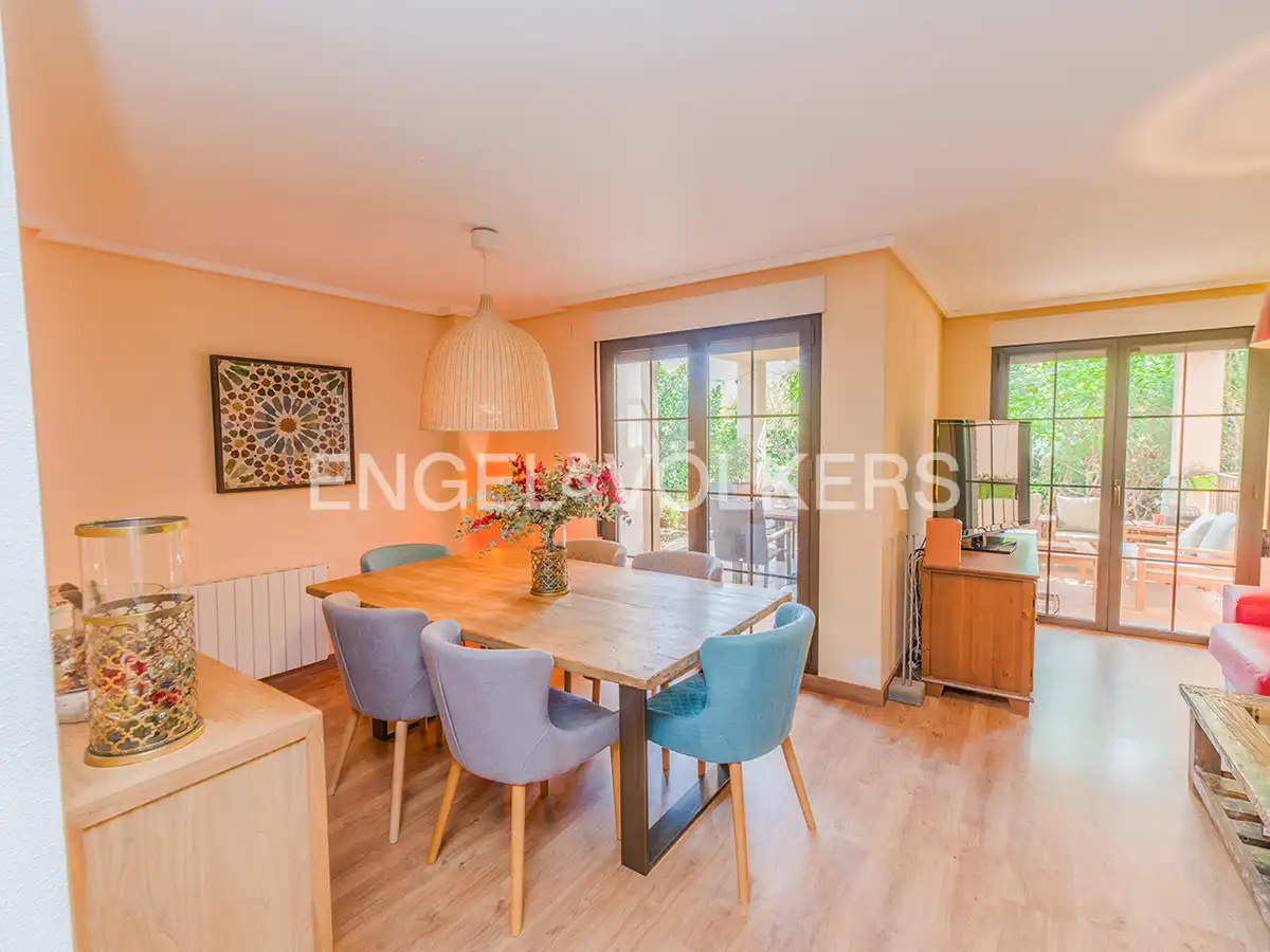 Comedor de Casa adosada en venta en Mutxamel con Aire acondicionado, Calefacción y Jardín privado