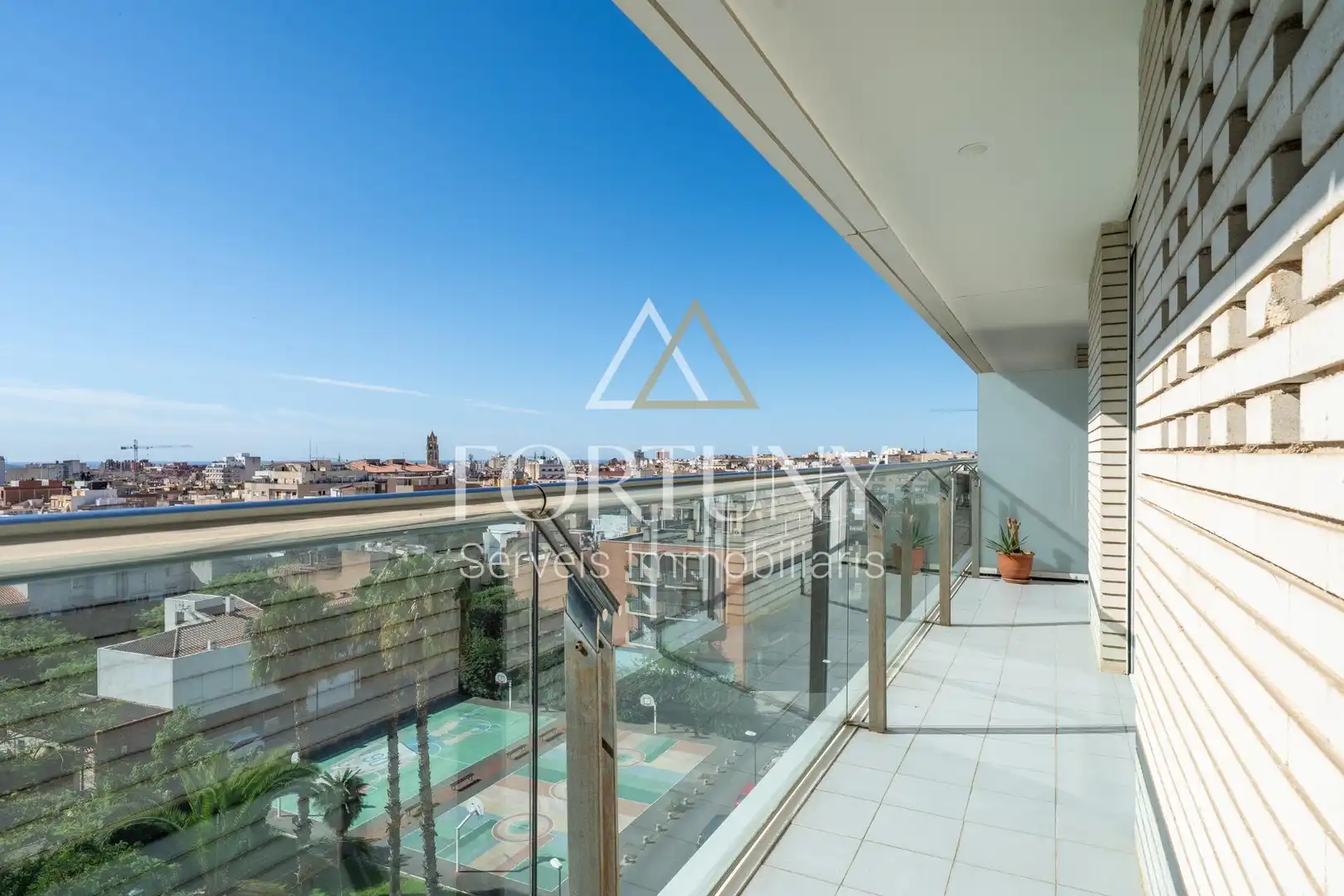 Vista exterior de Ático en venta en Reus con Calefacción, Jardín privado y Terraza