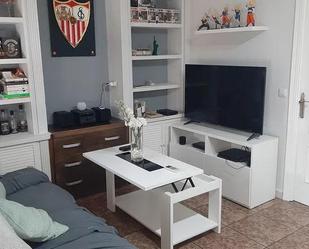 Living room of Flat for sale in  Sevilla Capital  with Air Conditioner, Heating and Balcony