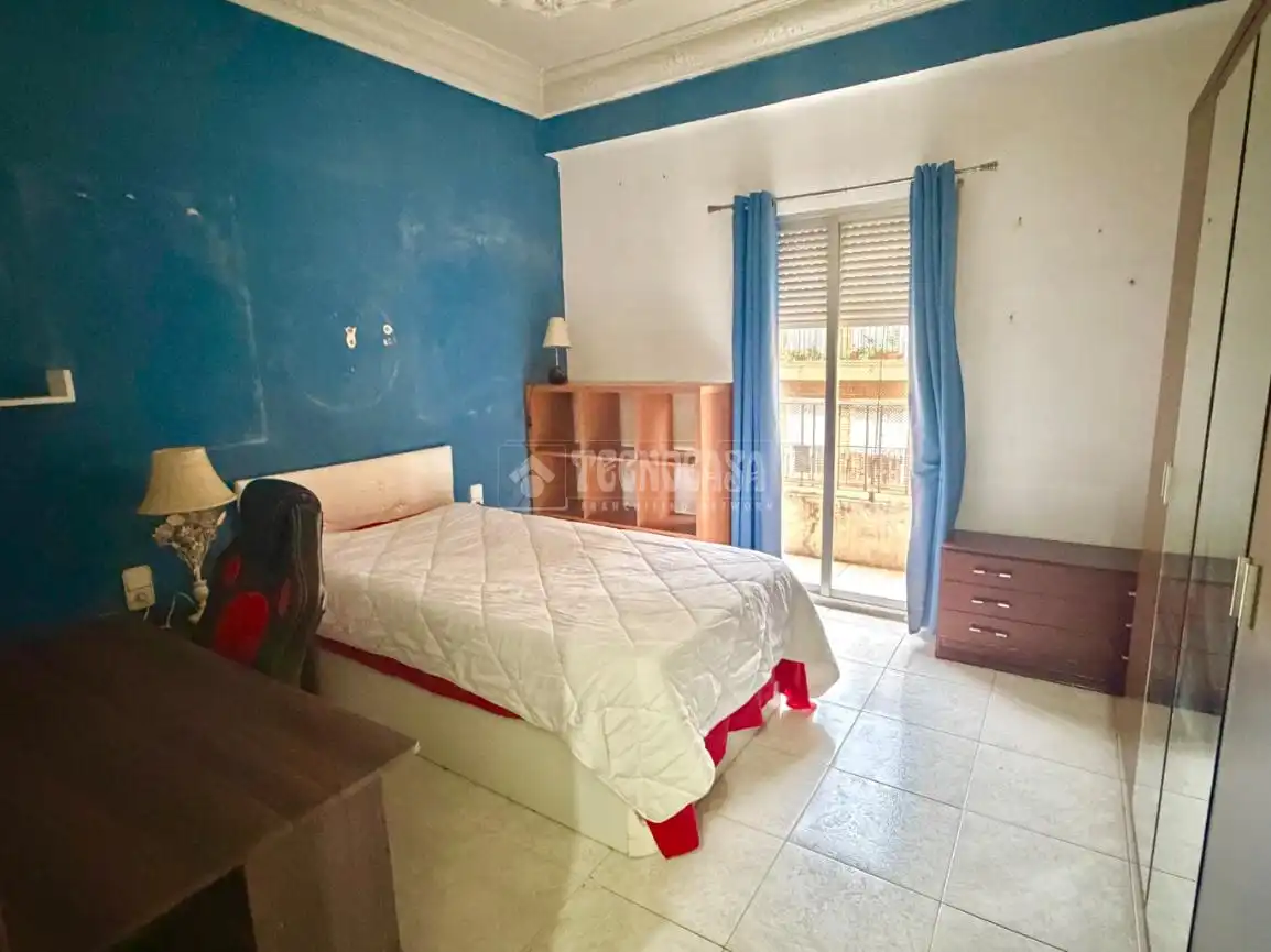 Bedroom of Flat for sale in Valencia  with Air Conditioner and Balcony