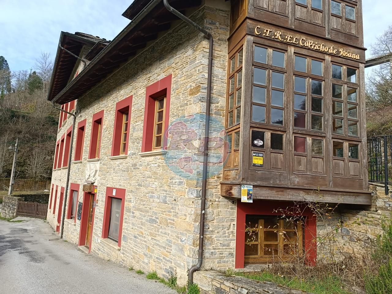 Exterior view of Building for sale in Vega de Valcarce
