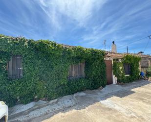 Vista exterior de Finca rústica en venda en Llíria amb Jardí privat, Terrassa i Piscina