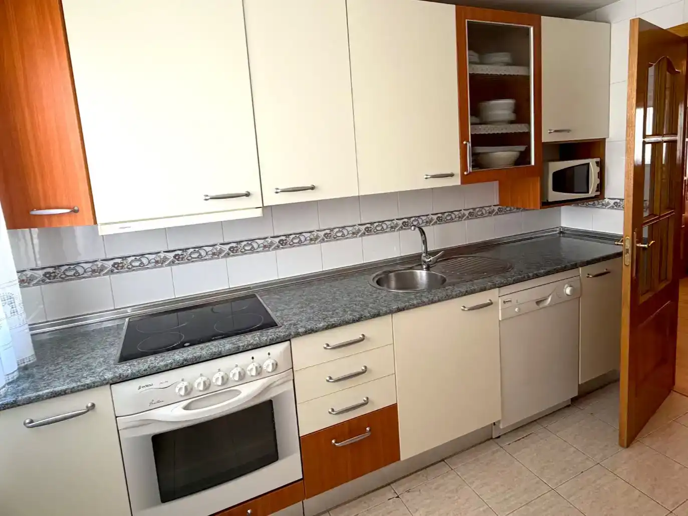 Cuina de Pis de lloguer en Béjar amb Parquet, Moblat i Balcó