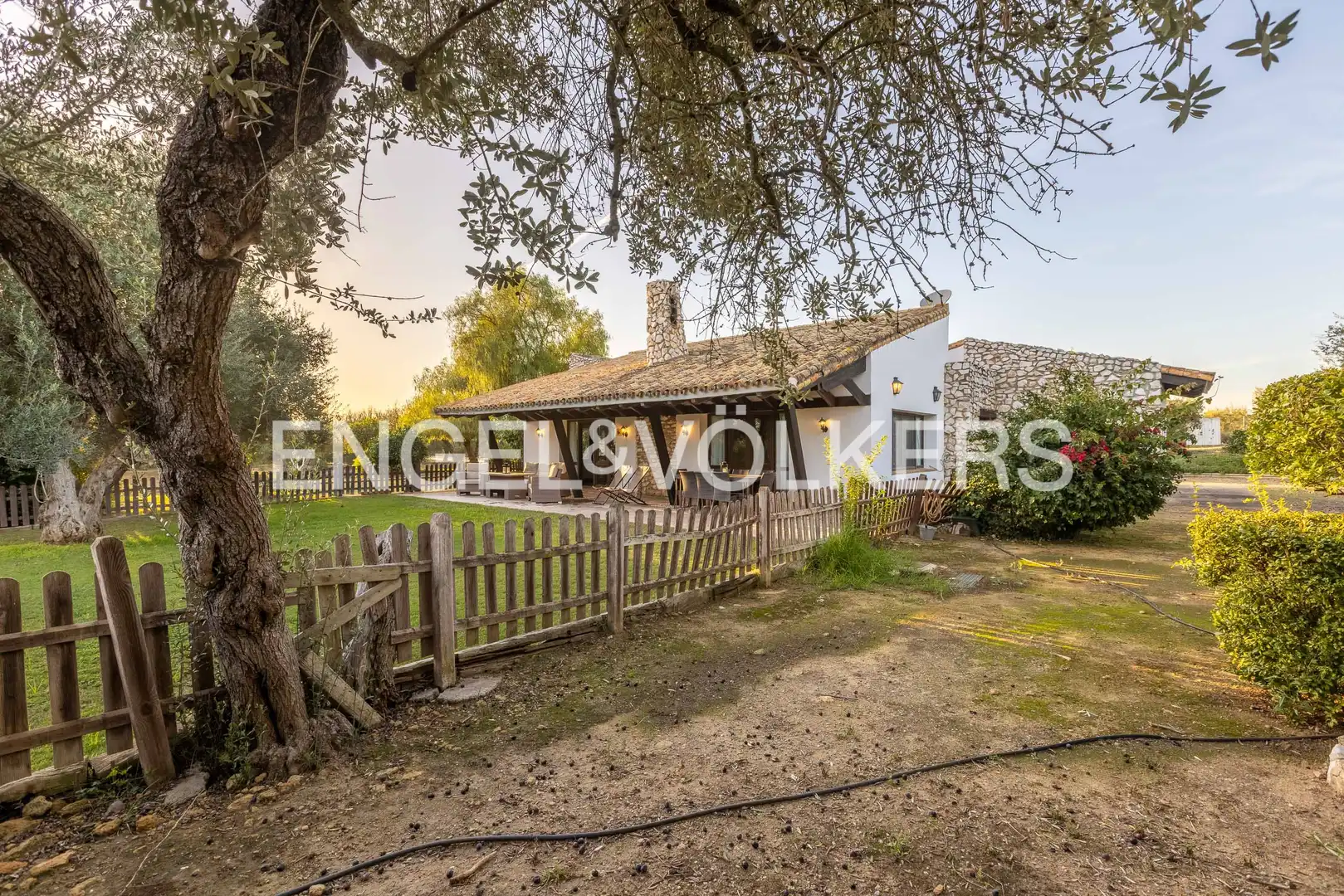 Finca rústica en venta en La Puebla del Río con Aire acondicionado, Calefacción y Jardín privado
