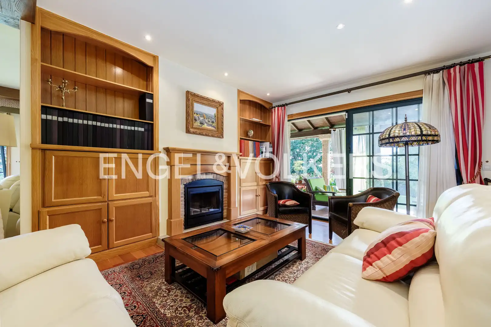 Sala d'estar de Casa o xalet en venda en Nigrán amb Calefacció, Jardí privat i Terrassa