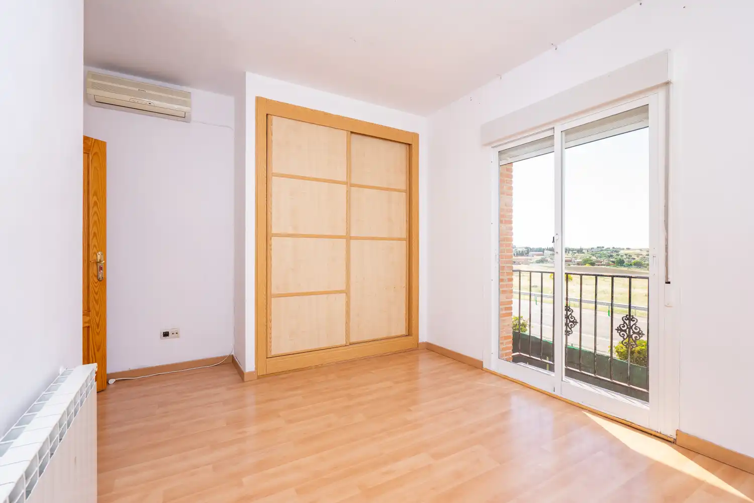Habitación de Casa adosada en venta en Santa Cruz del Retamar con Calefacción y Piscina