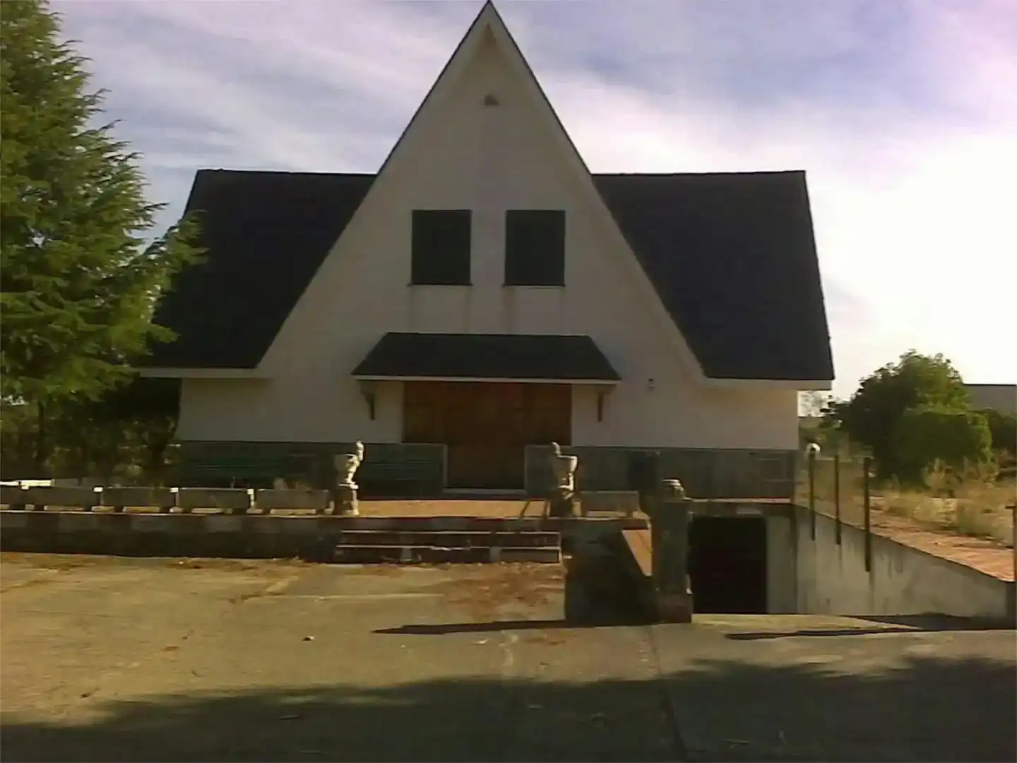 Vista exterior de Casa o chalet de alquiler en Serrada con Jardín privado y Amueblado