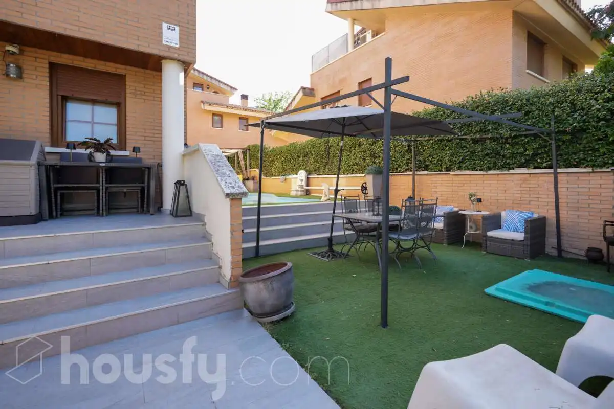 Terraza de Casa adosada en venta en Madrid con Aire acondicionado, Calefacción y Jardín privado