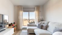 Exterior view of Apartment for sale in  Barcelona Capital  with Air Conditioner, Heating and Private garden