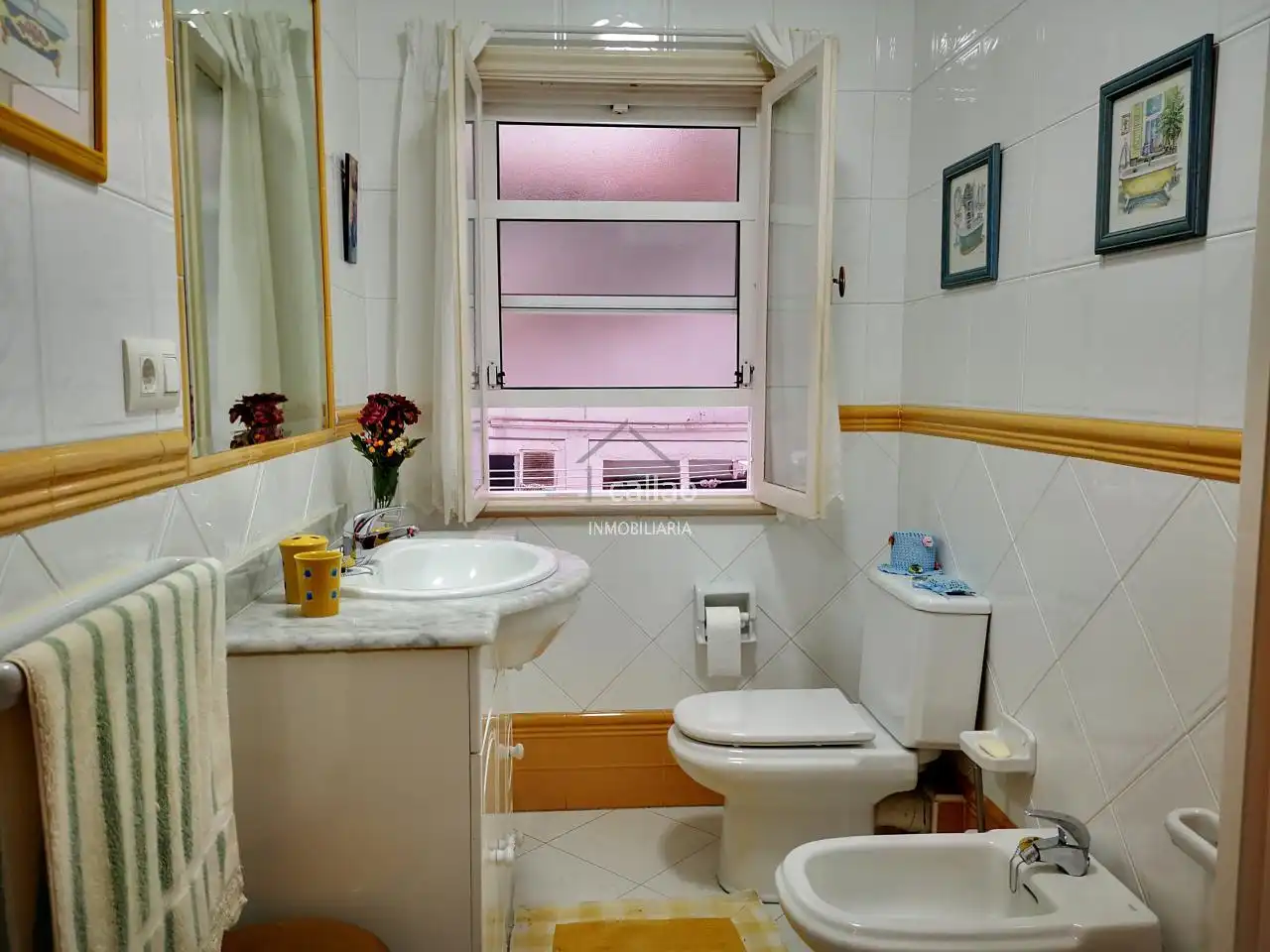 Bathroom of Flat for rent in Ferrol  with Heating, Parquet flooring and Storage room
