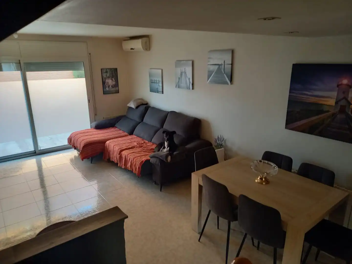 Sala de estar de Casa adosada en venta en Esparreguera con Aire acondicionado, Calefacción y Terraza