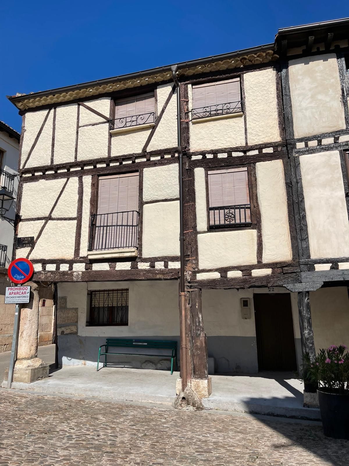 Vista exterior de Casa o xalet en venda en Covarrubias amb Calefacció i Moblat