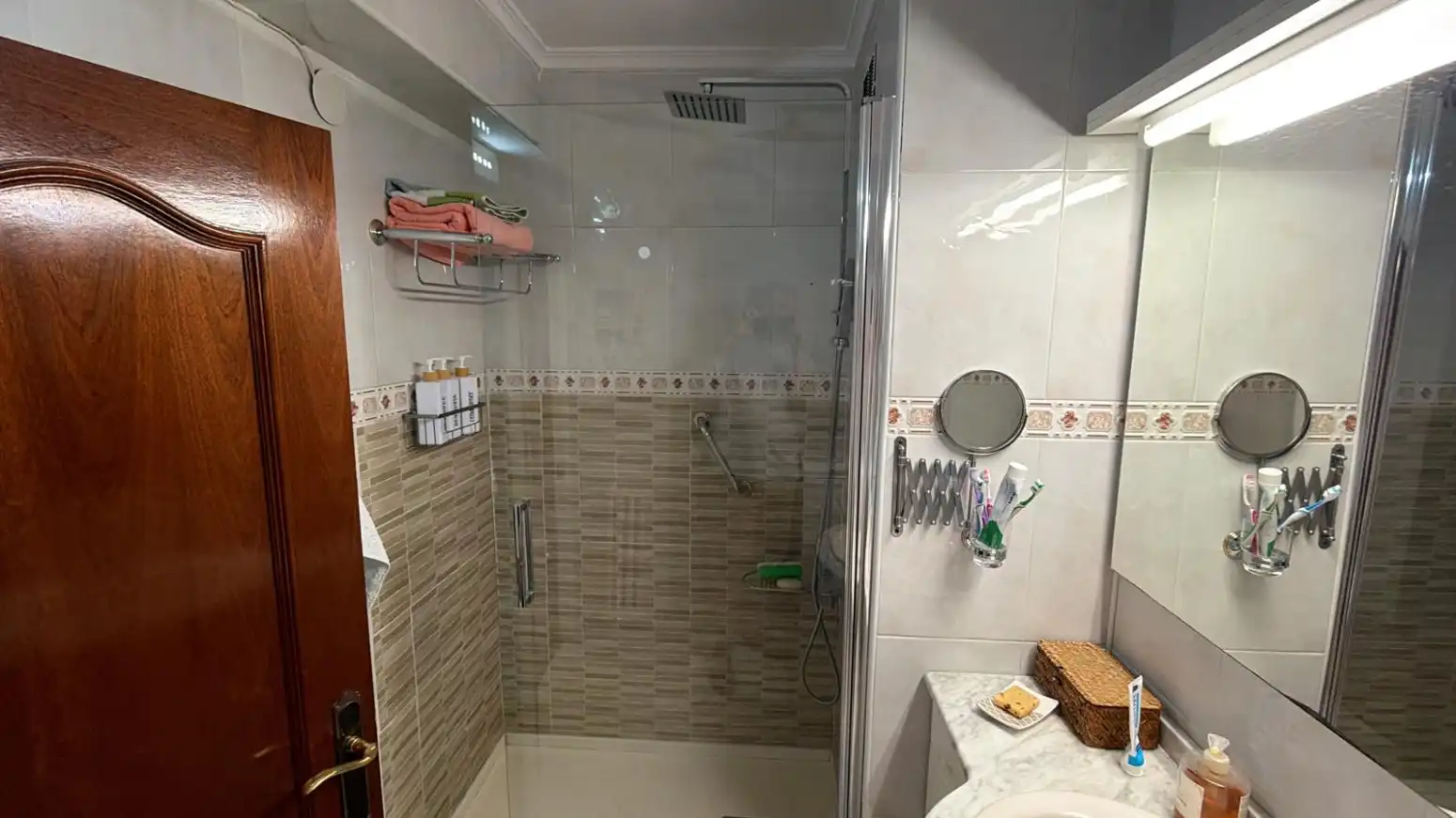 Bathroom of Flat for rent in Gijón   with Heating and Terrace