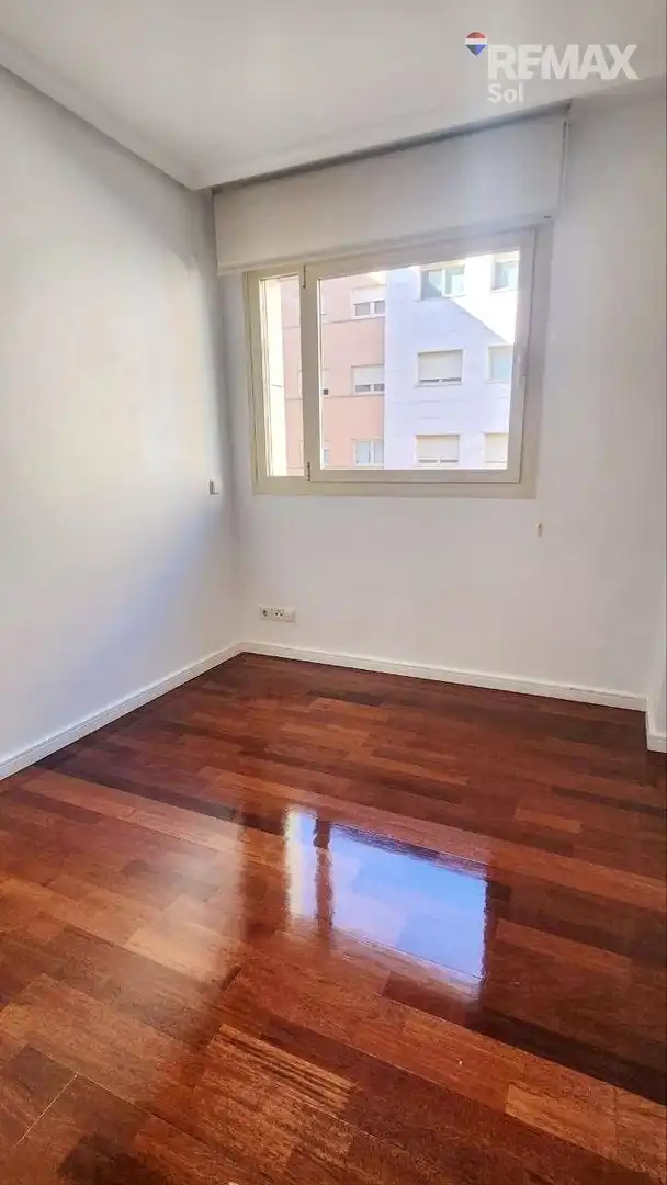 Schlafzimmer von Wohnung zum Verkauf in Madrid mit Privatgarten, Parkett und Gemeinschaftspool