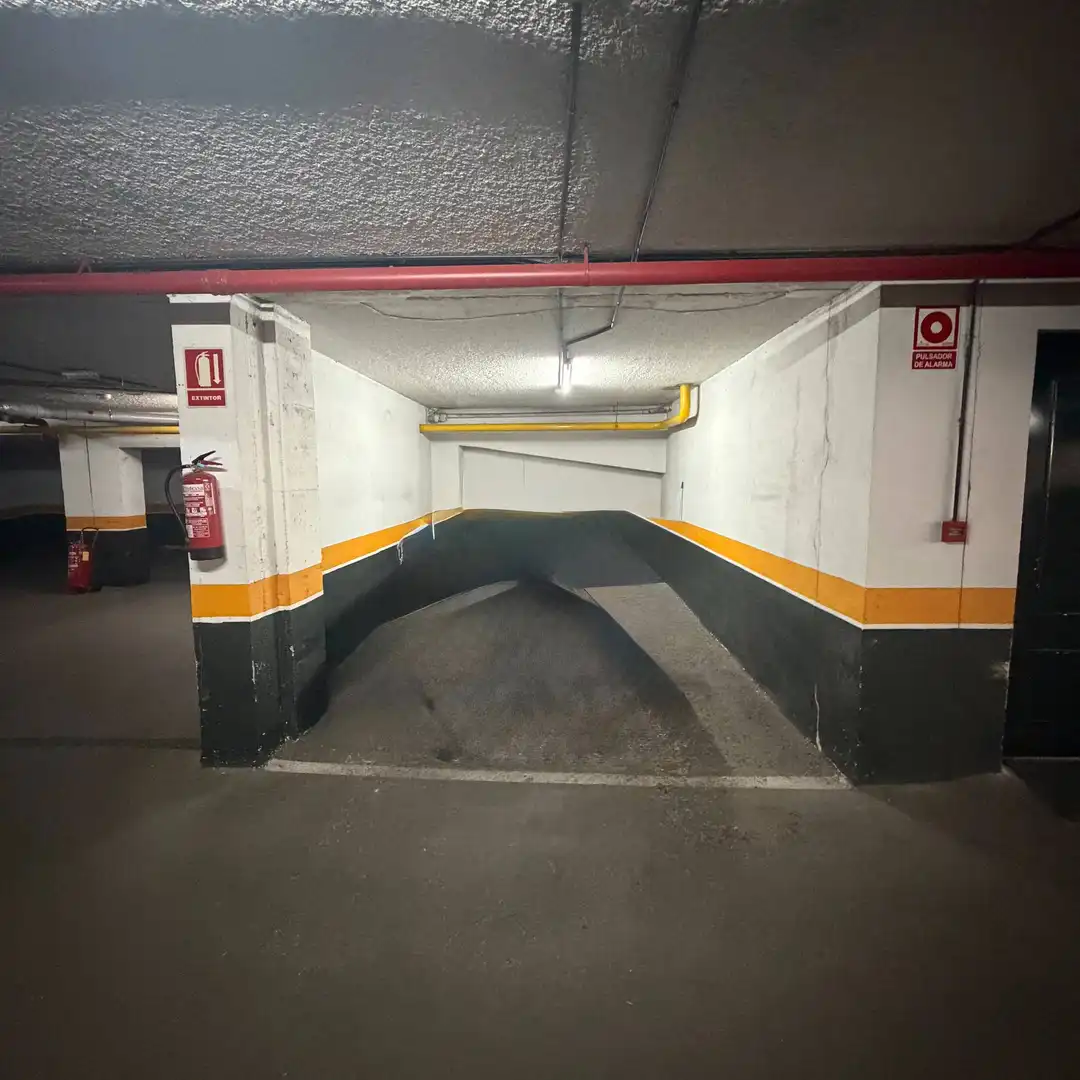 Parking de Piso en venta en Madrid con Piscina comunitaria