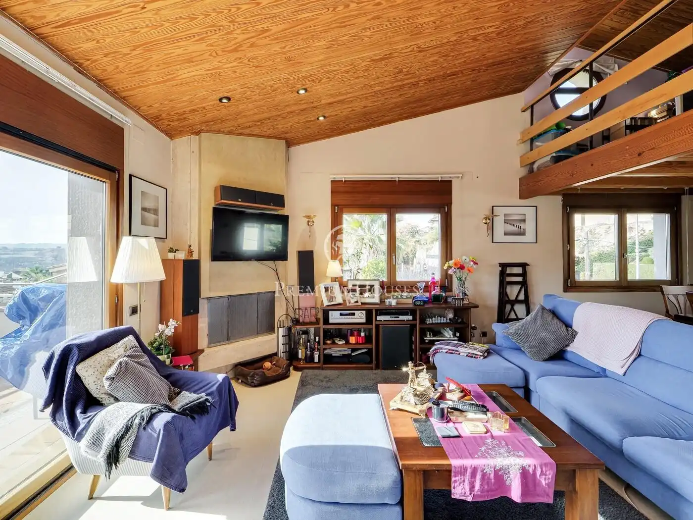 Living room of Houses for sale in Olesa de Montserrat  with Air Conditioner, Private garden and Terrace