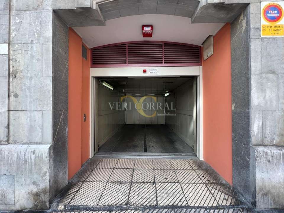 Garage for sale in Calle de Campomanes, Auditorio - Seminario - Parque de Invierno