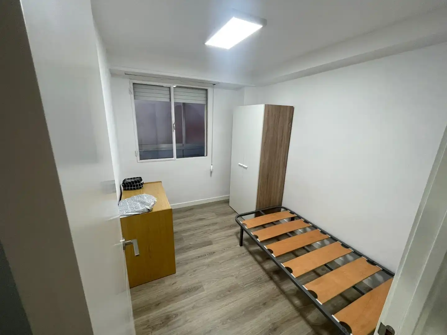 Bedroom of Flat for rent in Valencia  with Air Conditioner, Heating and Terrace