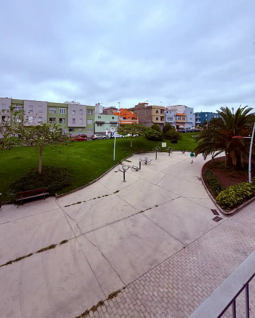 Vista exterior de Piso de alquiler en Las Palmas de Gran Canaria con Terraza, Trastero y Piscina