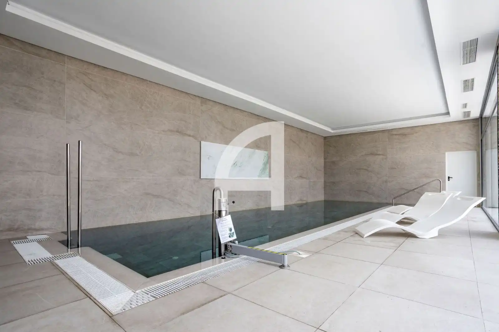 Piscina de Àtic en venda en Marbella amb Aire condicionat, Calefacció i Terrassa