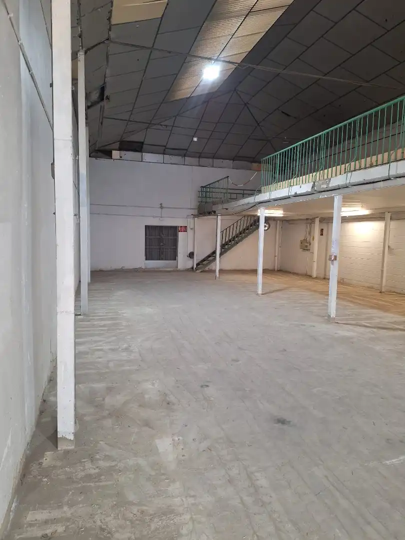 Nave industrial en alquiler en Calle Pino Alepo
