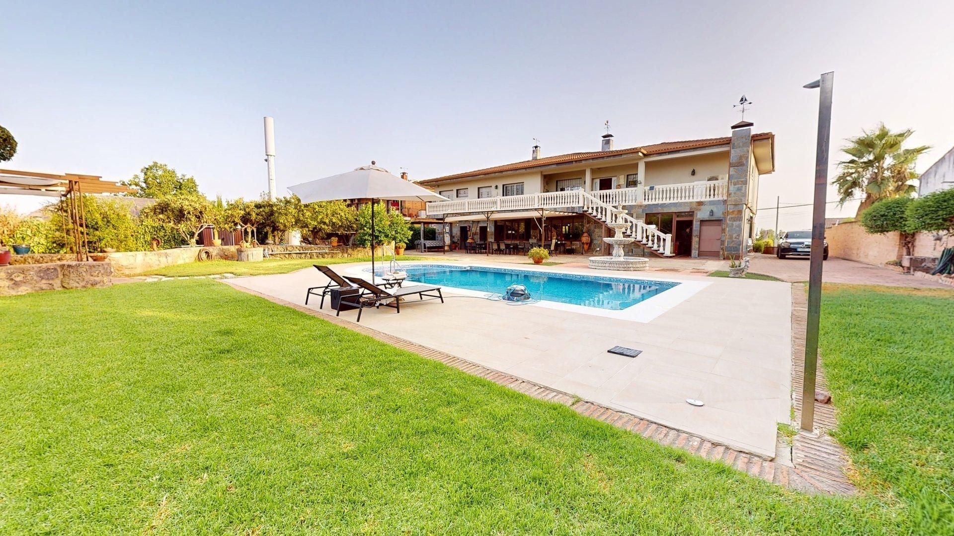 Swimming pool of House or chalet for sale in  Córdoba Capital  with Air Conditioner, Heating and Private garden