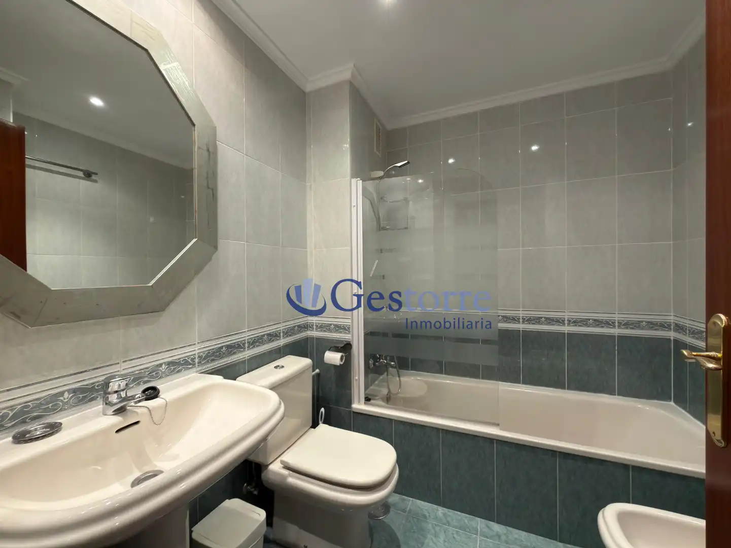 Flat for rent in Oviedo - Calle Favila, Parque del Oeste