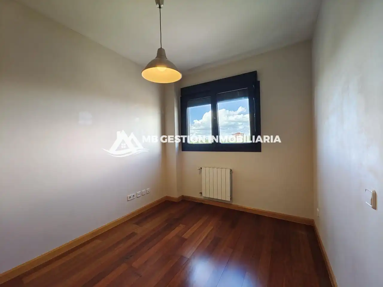 Bedroom of Attic for sale in Fuenlabrada  with Air Conditioner, Heating and Private garden