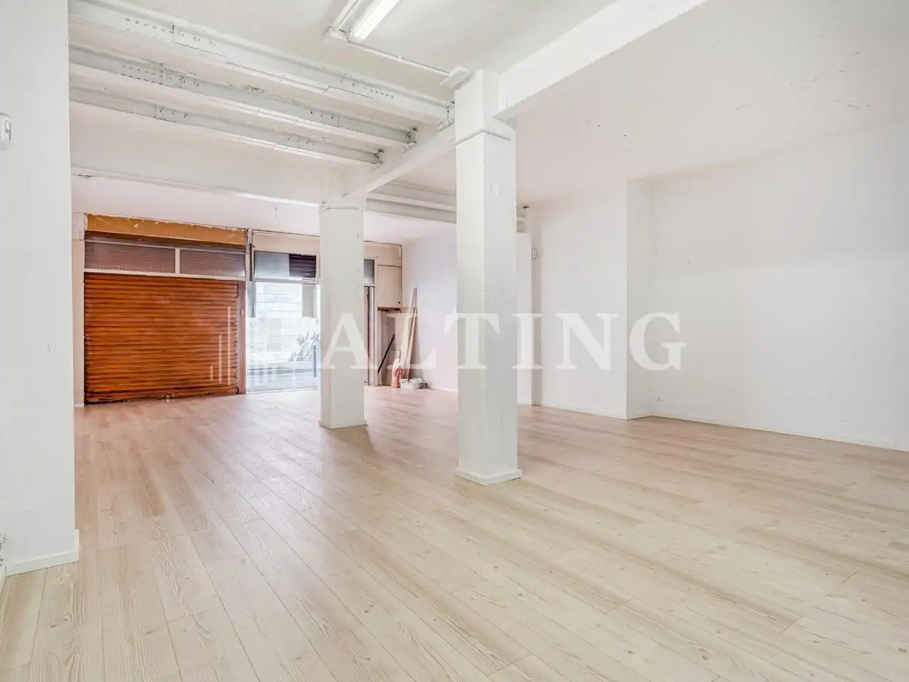 Vista exterior de Local en venta en Barcelona