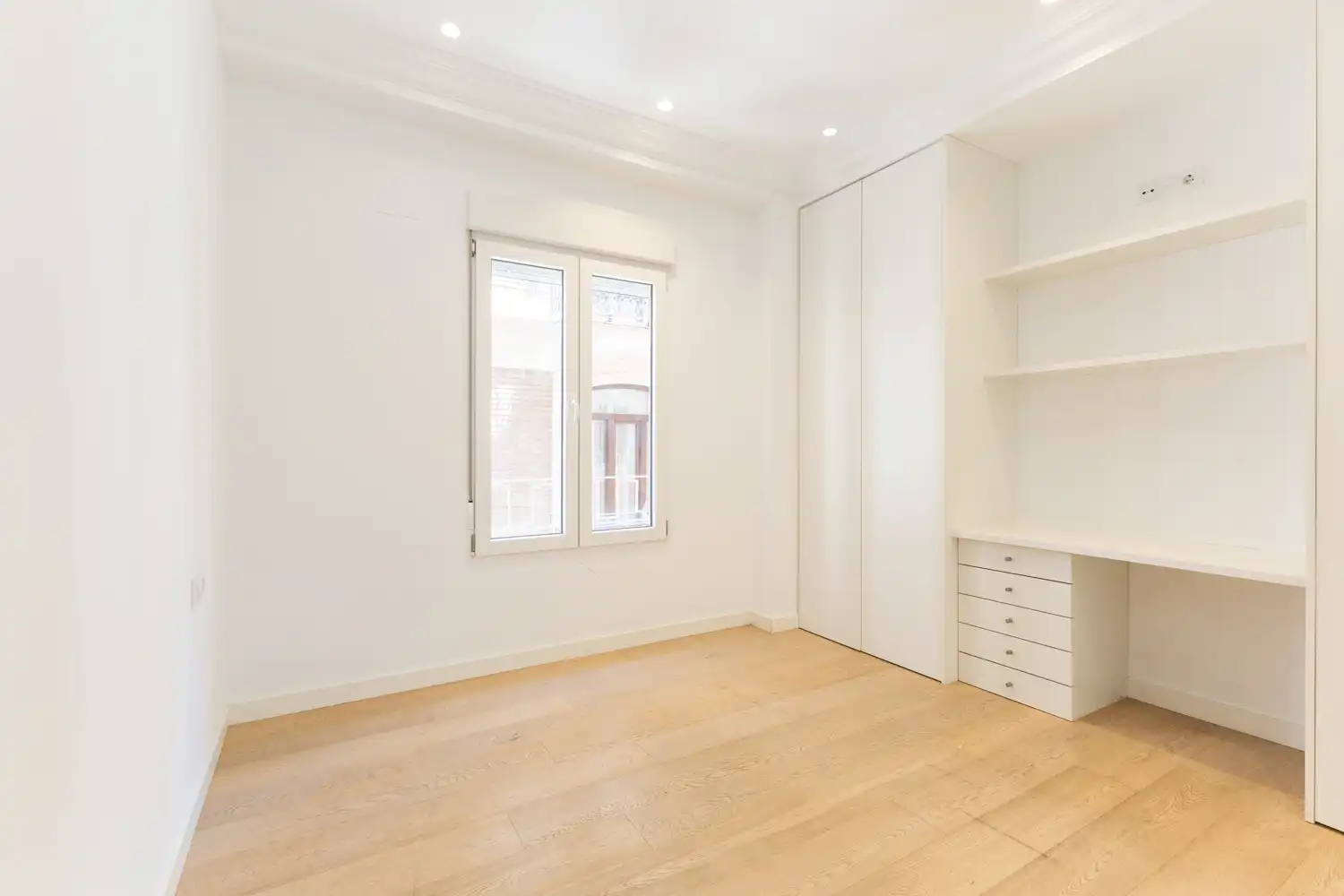 Bedroom of Flat for rent in Valencia  with Air Conditioner, Heating and Furnished